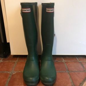 Hunter rain boots in Green - size 7